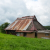 高原の廃家