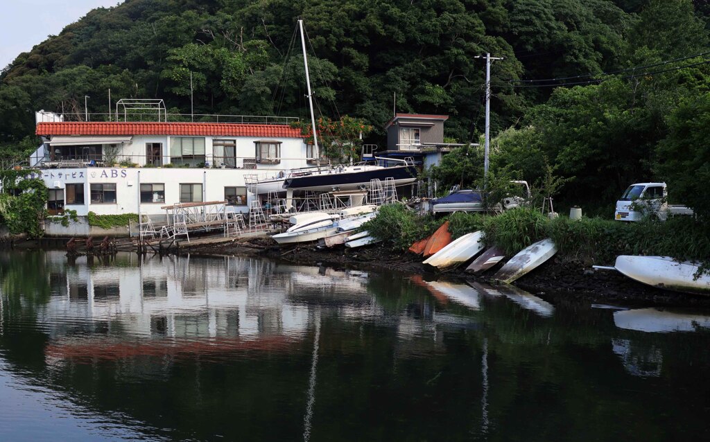 赤い屋根の家