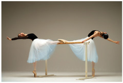 ポーズ「伸びる」