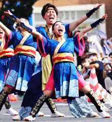 踊る若者たち１１
