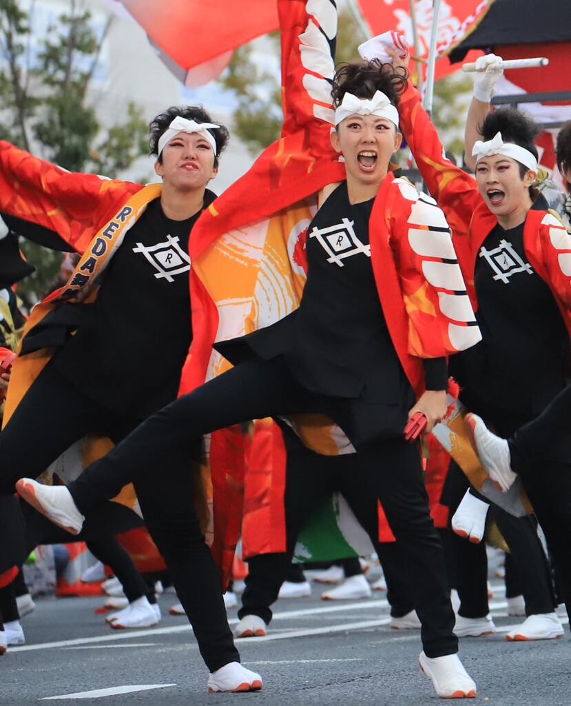 踊る若者たち２