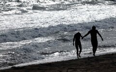 二人･･･外房は御宿、月の沙漠海岸にて