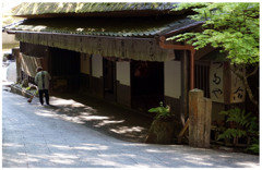 ぶらり京都･･･道を掃く