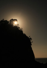 満月稜線を照らす･･･外房、いすみ市太東にある雀島