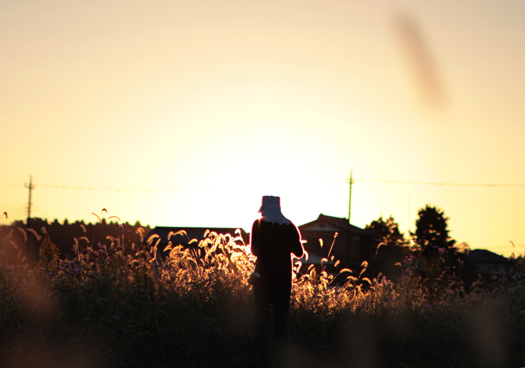 散歩でショット･･･何をしているんだろう、この人