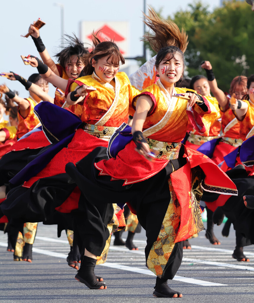 踊る若者たち３