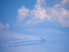 夏空に