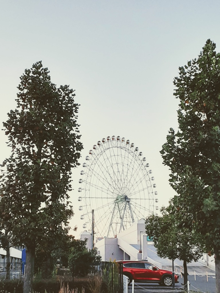観覧車の見える風景