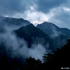 大迫ダムから望む山
