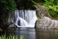 木漏れ日の滝