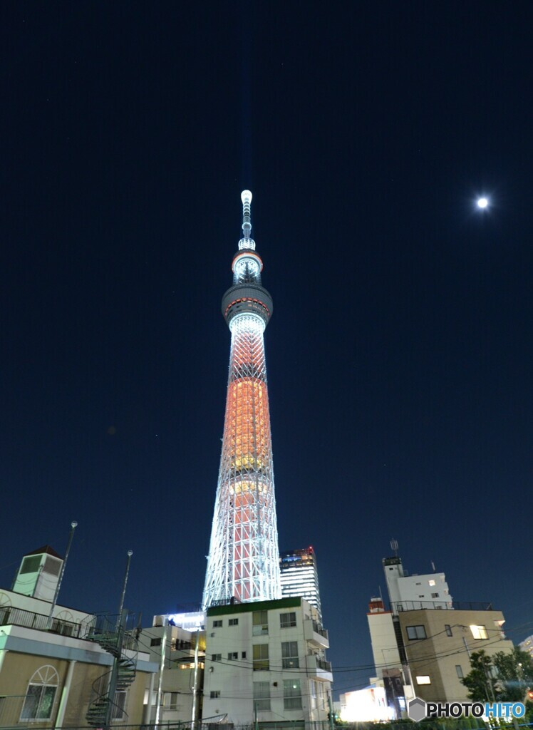 月とスカイツリー