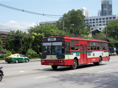 バンコクといえば赤バス。