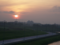 スカイレーンと日の出。