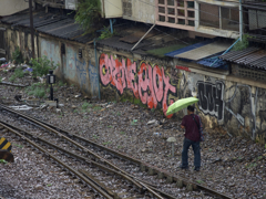 タイの方は線路を歩いて何処へ。。。