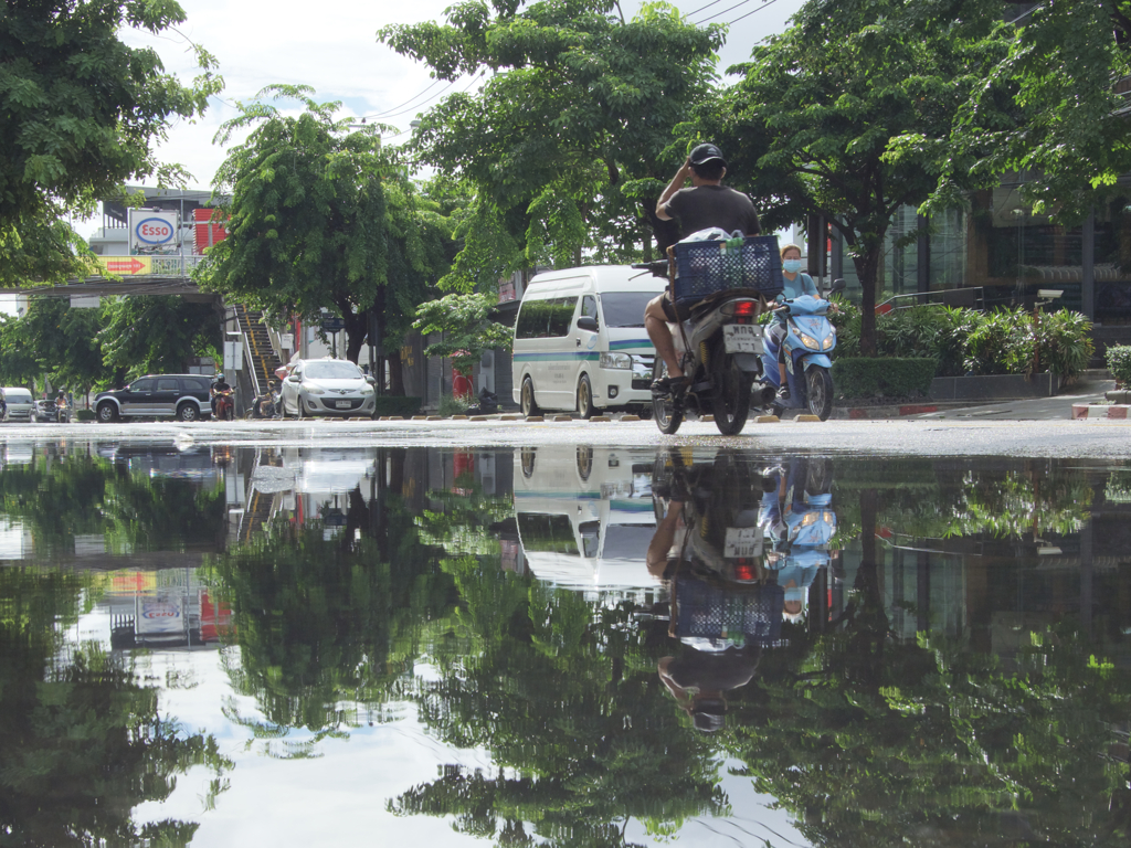 撮ってみたかった！水溜りのこれ！