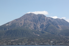 鹿児島 桜島 火山灰と溶岩で山肌がゴツゴツ