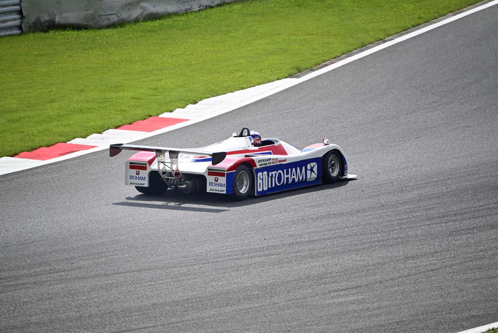 車のレース目で追って～♪