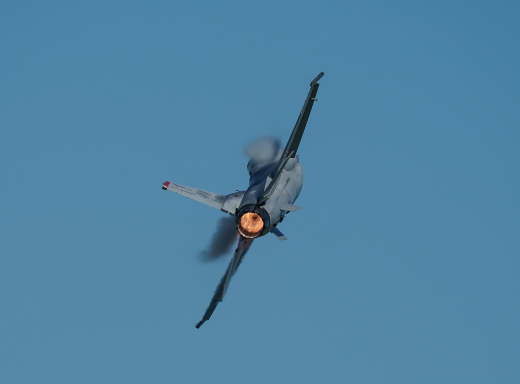 F-16 機動飛行