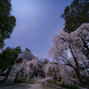 月明かりに浮かぶ寺