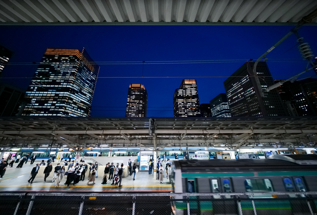 プラットホーム