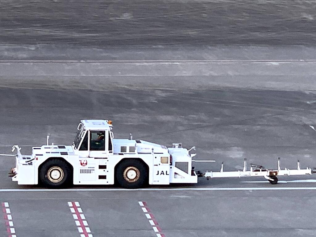 引地研介の空港にある謎の車