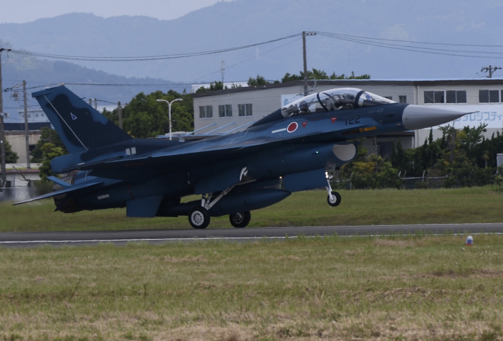 F-2B_122_LandingHamamatsu