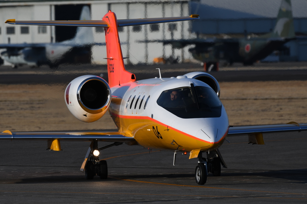 U-36A_06_CrossRunway