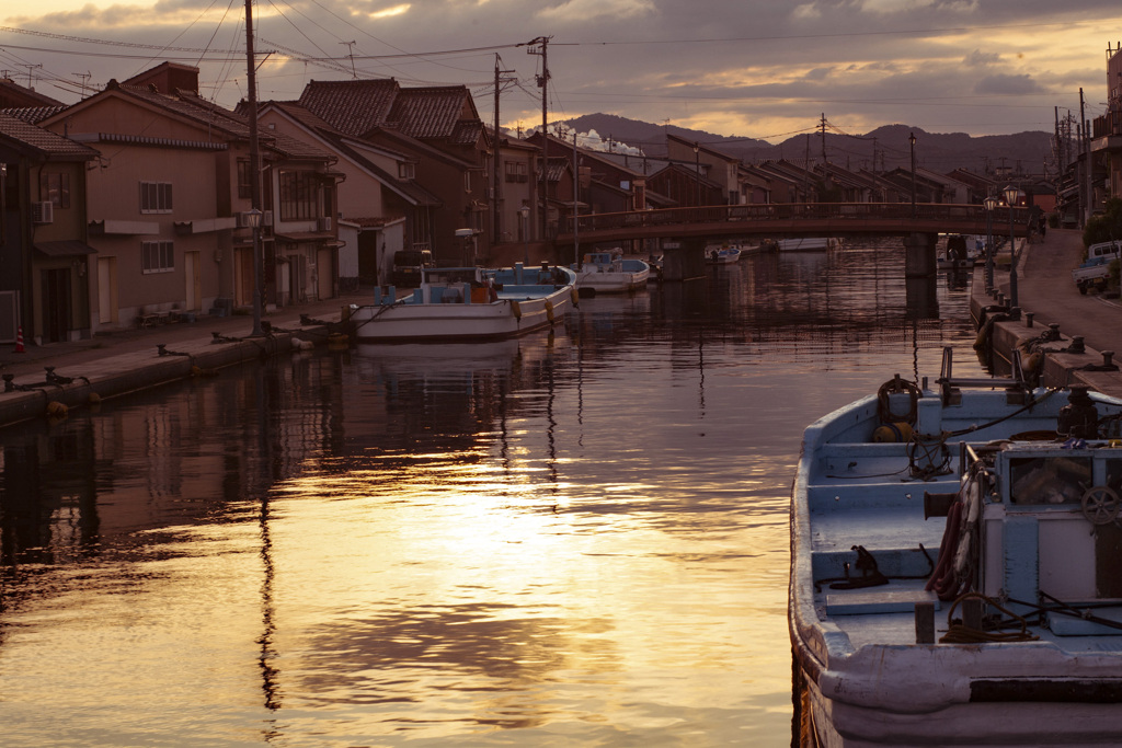 新湊内川