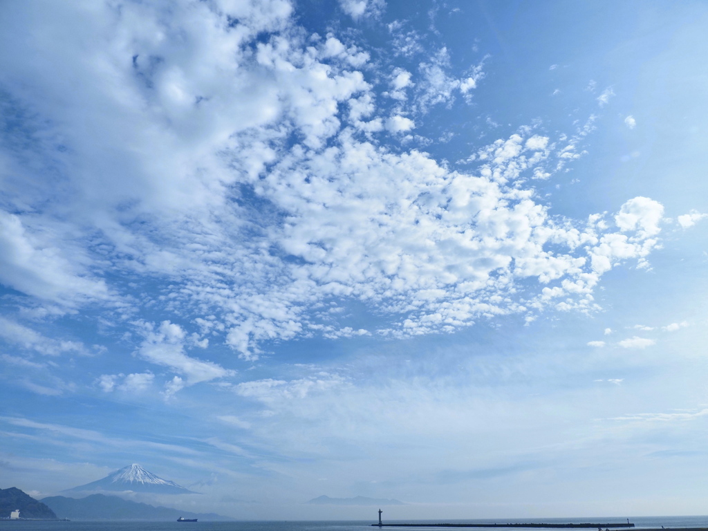 宙と富士山