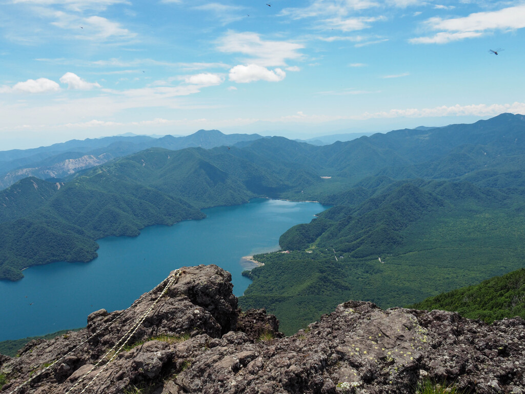 男体山頂上から中禅寺湖を望む