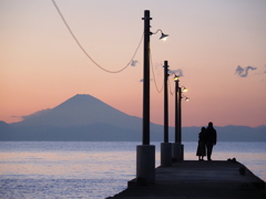 希望の新年へ、夕暮れ。