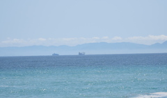 混ざらなくとも寄り添って流れていく。