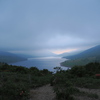 美しき湖の夕暮れ