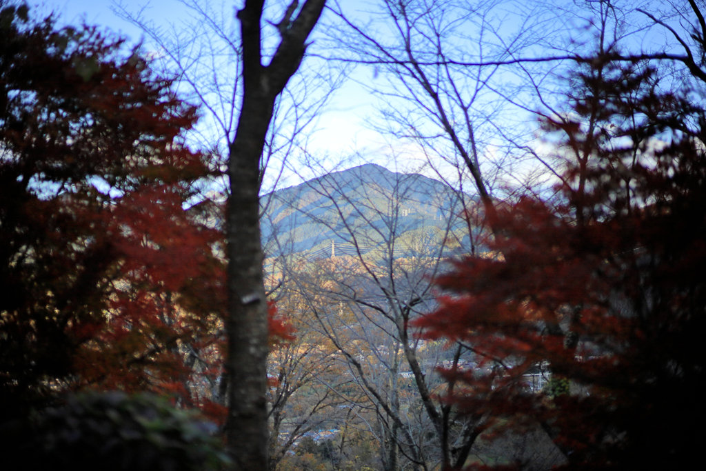 山の頂から明るくなる