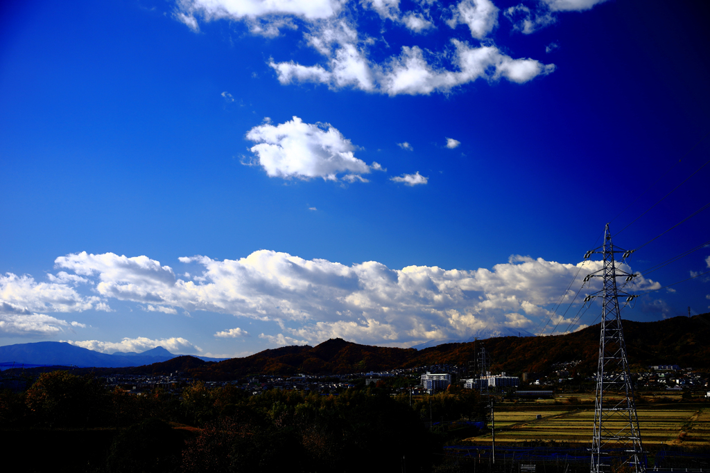 曇り隠れた富士山