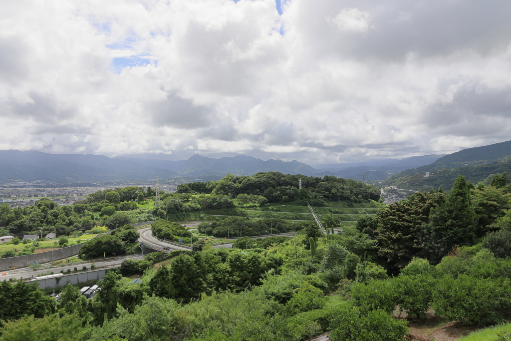 大井松田ＩＣを望む