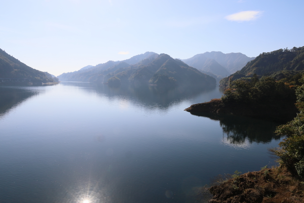 宮ヶ瀬湖　やまびこ大橋から南側