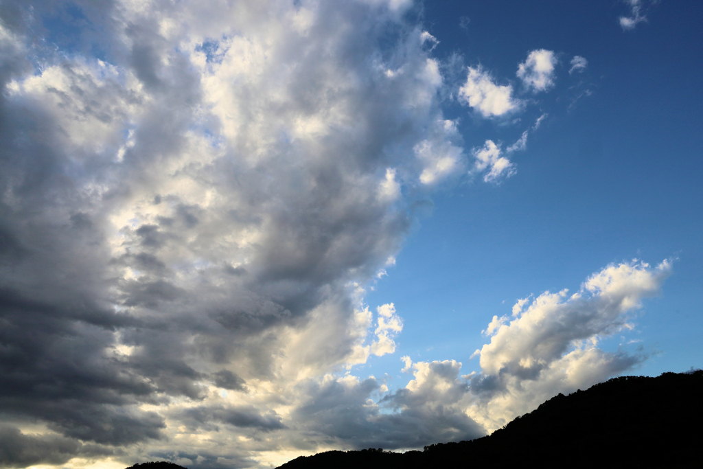 湧き上がる雲