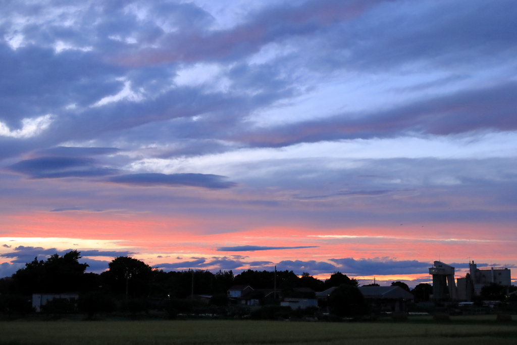 遠くの夕陽を追いかけて