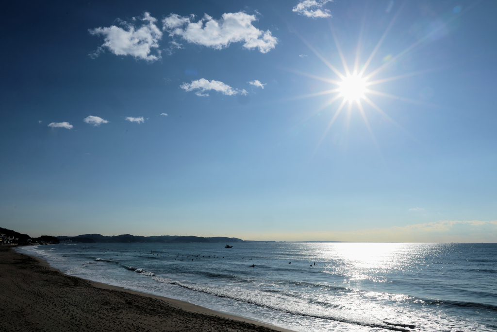 朝陽を浴びる三浦半島