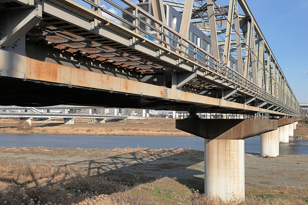 相模川を渡る小田急線