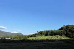 丘と青い空