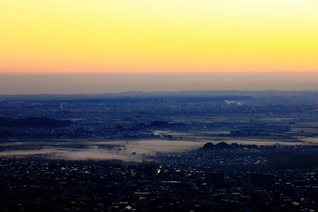 日の出前の朝靄