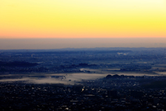 日の出前の朝靄