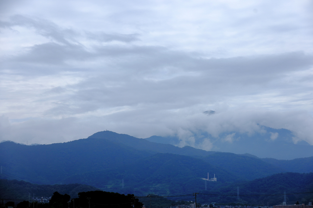 霧に隠れた大山