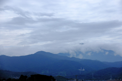 霧に隠れた大山