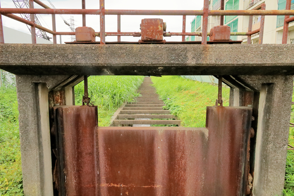 錆びた水門