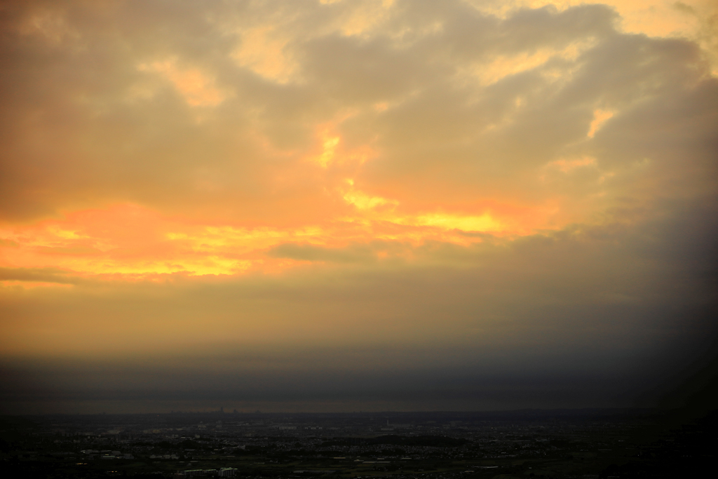 日の出後の曇り空