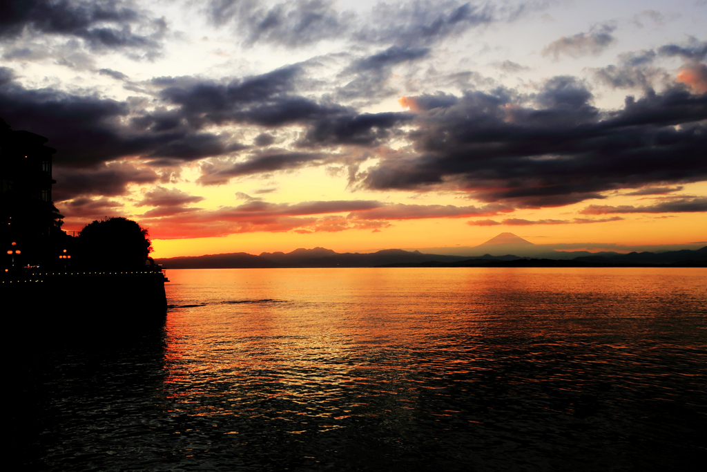 江ノ島と富士山