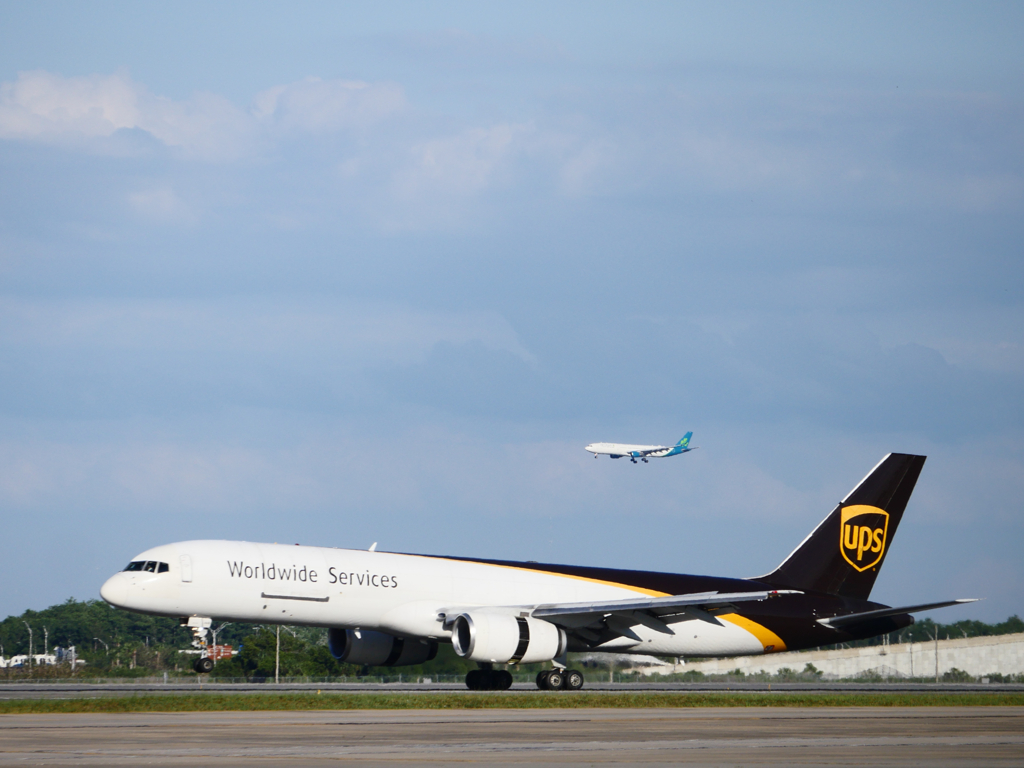 UPS B757